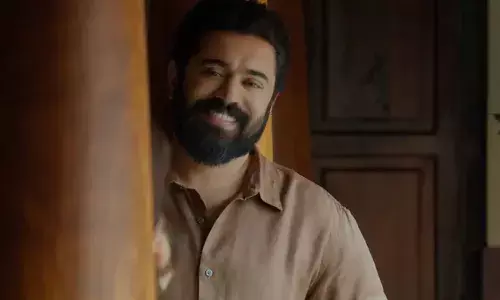 അഖിൽ സത്യൻ-നിവിൻ പോളി ടീമിന്റെ ഫാന്റസി കോമഡി ചിത്രം; ശ്രദ്ധനേടി സർവം മായയുടെ ടീസർ