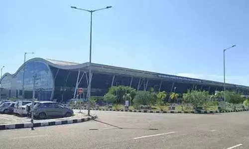 ജീന്‍സിനുള്ളില്‍ തുന്നിച്ചേര്‍ത്ത് കടത്താന്‍ ശ്രമം; തിരുവനന്തപുരം വിമാനത്താവളത്തില്‍ കസ്റ്റംസ് പിടികൂടിയത് 40 ലക്ഷം രൂപയുടെ സ്വര്‍ണം