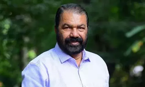 കോണ്‍ഗ്രസ് സമരം ചെയ്യുമ്പോള്‍ പൂവിട്ട് പൂജിക്കാനാവില്ല; പരിക്കേല്‍ക്കുന്നത് ലോകത്ത് ആദ്യ സംഭവമല്ല;  ഇനി കോണ്‍ഗ്രസുകാര്‍ സമരം ചെയ്യുമ്പോള്‍ പൊലീസുകാര്‍ക്ക് ഒരു കുട്ട പൂവ് വാങ്ങി കൊടുക്കുന്നതാവും നല്ലത്; ഷാഫിക്ക് മര്‍ദ്ദനമേറ്റതില്‍ മന്ത്രി ശിവന്‍കുട്ടിയുടെ പ്രതികരണം ഇങ്ങനെ
