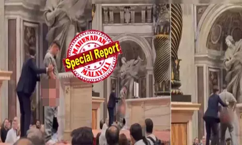 രാവിലെ വളരെ ഭക്തി സാന്ദ്രമായി തുടങ്ങിയ വിശുദ്ധ കുർബാന; പ്രാർത്ഥനയിൽ മുഴുകി നിന്ന് വിശ്വാസികൾ; പൊടുന്നനെ ഏവരെയും ഞെട്ടിച്ച് കാഴ്ച; പുണ്യസ്ഥലമായ അൾത്താരയുടെ പടിയിൽ കയറി നിന്ന് യുവാവിന്റെ മോശം പ്രവർത്തി; ഞെട്ടൽ മാറാതെ ആളുകൾ