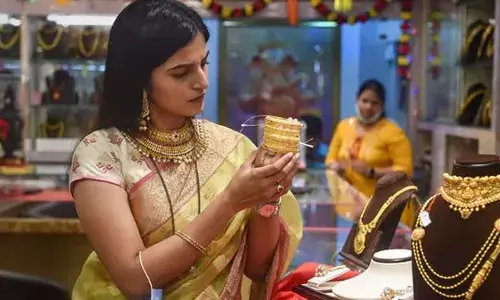 ശരാശരി..ഇന്ത്യക്കാരുടെ കൈവശമുള്ള സ്വര്‍ണത്തിന്റെ അളവ് ഇത്ര..!; കൈയ്യില്‍ 34,600 ടണ്‍; അതായത് ഓഹരി നിക്ഷേപത്തിന്റെ മൂന്നിരട്ടിയിലധികം മൂല്യം; പുതിയ റിപ്പോർട്ടുകൾ പുറത്ത്