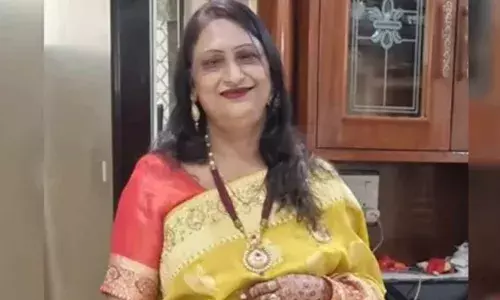 ഭര്‍ത്താവിന്റെ ദീര്‍ഘായുസ്സിനായി കര്‍വ്വാ ചൗത്ത് വ്രതാഘോഷം;   സുഹൃത്തുക്കള്‍ക്കൊപ്പം നൃത്തം ചെയ്യുന്നതിനിടെ ഹൃദയാഘാതം;  59കാരിക്ക് ദാരുണാന്ത്യം