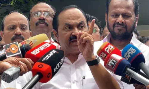 ഇഡി സമന്‍സ് ഇല്ലാതായി എന്ന് എങ്ങനെ എം.എ.ബേബി അറിഞ്ഞു? എങ്ങനെയാണ് സമന്‍സ് ഇല്ലാതാവുക? അമിത് ഷായെ ബന്ധപ്പെടാന്‍ മുഖ്യമന്ത്രിക്ക് ഇടനിലക്കാരുണ്ട്; തൃശൂരിലെ ബിജെപി ജയം ഒത്തുകളിയുടെ ഭാഗം; ഇഡി പിടിമുറുക്കുന്നത് സിപിഎമ്മിനെ ബ്ലാക്ക് മെയില്‍ ചെയ്യാനെന്നും വി ഡി സതീശന്‍