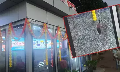 കണ്ണൂര്‍ നഗരഹൃദയമായ കാല്‍ടെക്‌സിലെ ഹൈടെക് ബസ് ഷെല്‍ട്ടറിന്റെ മുന്‍വശത്തെ ഗ്ലാസ് തകര്‍ത്തു; സി.സി.ടി.വി കേന്ദ്രീകരിച്ചു അന്വേഷണം