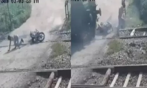 റെയില്‍വേ ഗേറ്റ് അടച്ചിട്ടിരിക്കെ ലെവല്‍ക്രോസ് മറികടക്കാന്‍ ശ്രമം; ബൈക്കില്‍നിന്ന് തെന്നിവീണ യുവാവ് ട്രെയിനിടിച്ച് മരിച്ചു