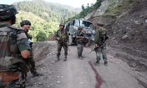 കുപ്വാരയില്‍ നുഴഞ്ഞുകയറ്റ ശ്രമം പരാജയപ്പെടുത്തി; ഏറ്റുമുട്ടലില്‍ രണ്ട് ഭീകരരെ വധിച്ച് സൈന്യം