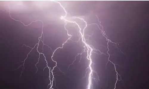 കണ്ണൂര്‍ ചെങ്ങളായിയില്‍ മിന്നലേറ്റ് രണ്ടുപേര്‍ മരിച്ചു; ദാരുണാന്ത്യം സംഭവിച്ചത് ചെങ്കല്‍ ക്വാറിയില്‍ ജോലി ചെയ്യുന്ന ആസാം, ഒഡിഷ സ്വദേശികള്‍ക്ക്