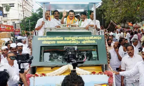 ശബരിമലയിലെ സ്വര്‍ണക്കൊള്ള: ഹൈക്കോടതിയുടെ മേല്‍നോട്ടത്തിലുള്ള സിബിഐ അന്വേഷണം വേണം; നിലവിലെ അന്വേഷണ കമ്മീഷന്‍ പിണറായിക്ക് എതിരെ എന്തെങ്കിലും പറയുമോ എന്ന് സംശയം ഉണ്ടെന്നും കെ മുരളീധരന്‍