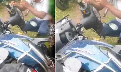 യാത്രയ്ക്കിടെ സ്‌കൂട്ടറിനുള്ളില്‍ കടന്ന് പാമ്പ്; പാമ്പിനെ കണ്ടത് ഗവ. ഐ.ടി.ഐ.യിലെ വിദ്യാര്‍ത്ഥികള്‍: രണ്ട് മണിക്കൂറിന് ശേഷം പാമ്പിനെ സുരക്ഷിതമായി പുറത്തെടുത്തു