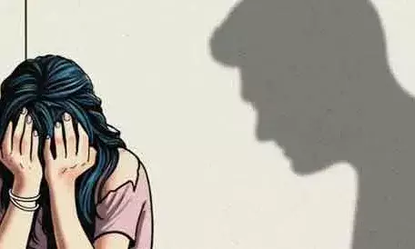 ആദ്യ ഭര്‍ത്താവ് മരിച്ചപ്പോള്‍ വീണ്ടും വിവാഹം; രണ്ടാം ഭര്‍ത്താവും മരിച്ചപ്പോള്‍ കൂടെ കൂടിയത് വാഗമണ്ണിലെ ഹോട്ടല്‍ ജീവനക്കാരന്‍; ഒമ്പതാം ക്ലാസുകാരിയുടെ പ്രസവത്തിന് പിന്നില്‍ അമ്മയുടെ സുഹൃത്ത്