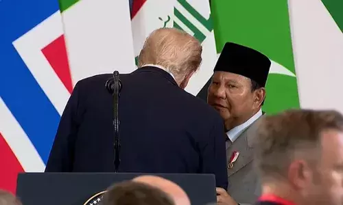 അങ്ങയുടെ മകന്‍ എറിക്ക് ട്രംപിനെ കാണാന്‍ കഴിയുമോ എന്ന് ഇന്തോനേഷ്യേന്‍ പ്രസിഡന്റ്;  നിങ്ങളെ വിളിക്കാന്‍ പറയാം എന്ന് ട്രംപിന്റെ മറുപടി;  ആ രഹസ്യ സംഭാഷണം കേട്ട് അമ്പരന്ന് ലോകനേതാക്കള്‍;  ഗാസാ സമാധാന ഉച്ചകോടിയ്ക്കിയിലും ട്രംപിന്റെ കച്ചവട താല്‍പര്യം ചര്‍ച്ചയാക്കി വിദേശമാധ്യമങ്ങള്‍