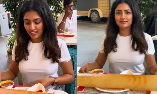 ദോശ കഴിക്കുന്നതിനിടെ പിന്നിൽ നിന്നും രൂക്ഷ നോട്ടം; ആ അങ്കിൾ എന്തിനാണിങ്ങനെ തുറിച്ചു നോക്കുന്നത്; വൈറലായി കുഞ്ചാക്കോ ബോബന്റെ നായിക പങ്കു വെച്ച വീഡിയോ