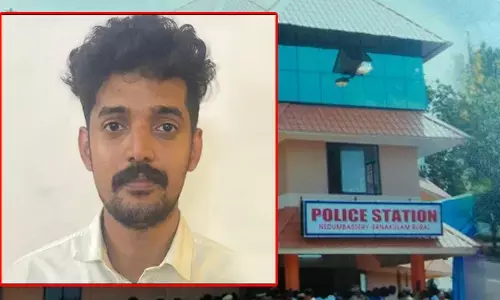 കഴുത്തിൽ കുത്തിപ്പിടിച്ചു, നിലത്ത് തള്ളിയിട്ട് തിരിച്ചറിയൽ കാർഡും എൻട്രി പാസും പിടിച്ചുപറിച്ചു; വിമാനത്താവളത്തിലെ കാർ പാർക്കിങ് ഏരിയയിൽ യുവതിയെ ആക്രമിച്ച കേസിൽ യുവാവ് അറസ്റ്റിൽ