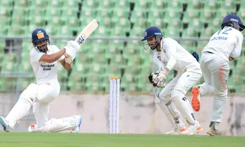 മഹാരാഷ്‌ട്രയെ എറിഞ്ഞൊതുക്കി എം.ഡി. നിധീഷ്; സെഞ്ചുറിക്ക് അരികിൽ വീണ് റുതുരാജ് ഗെയ്ക്വാദ്; പൊരുതി നിന്ന് ജലജ് സക്‌സേനയും; രഞ്ജി ട്രോഫിയിൽ ആദ്യ ദിനം കേരളത്തിന് മേൽക്കൈ
