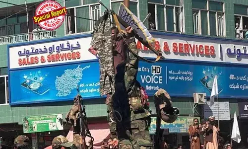 അതിര്‍ത്തിയിലെ പാക്കിസ്ഥാന്‍ ഔട്ട്‌പോസ്റ്റുകളില്‍ നിന്ന് സൈനികരെ തുരത്തിയോടിച്ച് താലിബാന്‍; പോസ്റ്റുകളില്‍ നിന്ന് പിടിച്ചെടുത്ത ആയുധങ്ങളും സൈനികരുടെ പാന്റുകളും നംഗ്രഹാറില്‍ പരസ്യമായി പ്രദര്‍ശിപ്പിച്ചു; താല്‍ക്കാലിക ആശ്വാസമായി 48 മണിക്കൂര്‍ വെടിനിര്‍ത്തല്‍; യുദ്ധത്തില്‍ അണിചേരാന്‍ തയ്യാറെന്ന് അഫ്ഗാനികളും