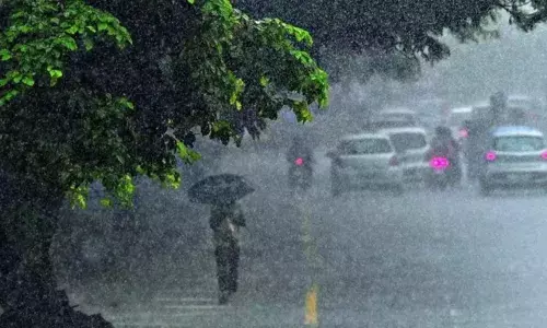 കേരളത്തില്‍ ഇന്ന് തുലാവര്‍ഷം പൂര്‍ണ്ണമായും എത്തിച്ചേരും; തുടര്‍ന്ന് 20 വരെ വ്യാപക മഴയ്ക്ക് സാധ്യത; മൂന്ന് ജില്ലകളള്‍ക്ക് ഓറഞ്ച് അലര്‍ട്ട്: ഏഴ് ഇടങ്ങളില്‍ യെല്ലോ അലര്‍ട്ട്