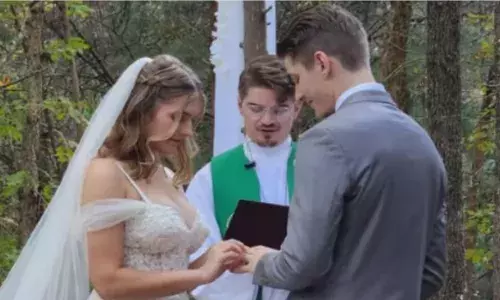 ഞാൻ എന്റെ സഹോദരനെ വിവാഹം കഴിച്ചു..!!; രണ്ടുപേർ പരസ്പരം മോതിരം കൈമാറുന്ന ചിത്രം കണ്ട് സോഷ്യൽ മീഡിയ ഞെട്ടി; ഒടുവിൽ സത്യം അറിഞ്ഞപ്പോൾ ആശ്വാസം; വൈറലായി കുറിപ്പ്