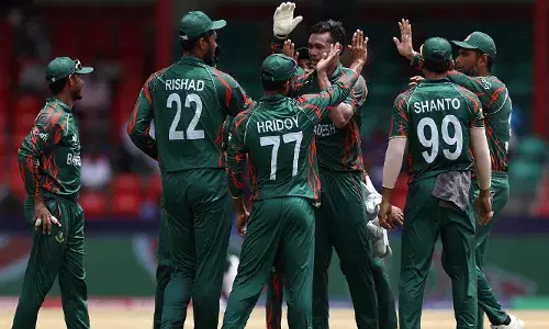 അഫ്ഗാനിസ്ഥാനെതിരെ ഏകദിന പരമ്പരയിൽ സമ്പൂർണ്ണ തോൽവി; നാട്ടിലെത്തിയ ബംഗ്ലാദേശ് ക്രിക്കറ്റ് ടീമിനെ കൂകിവിളിച്ച് ആരാധകർ; കളിക്കുന്നത് രാജ്യത്തിന് വേണ്ടിയാണെന്നും ടീമിന് വേണ്ടത് സ്നേഹമാണ് വെറുപ്പല്ലെന്നും ബംഗ്ലാ താരം
