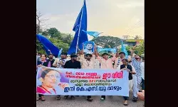 ഹേ ശൈ ലജ്ജേ നിങ്ങള്ക്കെതിരെ ഈ വിധി: മട്ടന്നൂര് പോളിടെക്നിക്കില് കെ കെ ശൈലജ എം.എല്.എക്ക് എതിരെ ബാനറുമായി കെഎസ്യുവിന്റെ ആഹ്ലാദപ്രകടനം; പ്രതിഷേധവുമായി എസ്എഫ്ഐ; തിരഞ്ഞെടുപ്പില് മുഴുവന് സീറ്റും തൂത്തുവാരി കെഎസ് യു ഹേ ശൈ ലജ്ജേ നിങ്ങള്ക്കെതിരെ ഈ വിധി: മട്ടന്നൂര് പോളിടെക്നിക്കില് കെ കെ ശൈലജ എം.എല്.എക്ക് എതിരെ ബാനറുമായി കെഎസ്യുവിന്റെ ആഹ്ലാദപ്രകടനം; പ്രതിഷേധവുമായി എസ്എഫ്ഐ; തിരഞ്ഞെടുപ്പില് മുഴുവന് സീറ്റും തൂത്തുവാരി കെഎസ് യു