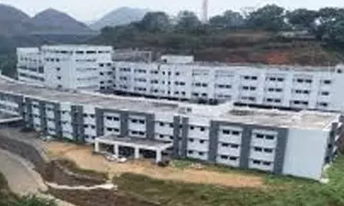 അംഗീകാരവും അടിസ്ഥാന സൗകര്യവുമില്ല; ഇടുക്കി നഴ്‌സിങ് കോളേജില്‍ വിദ്യാര്‍ത്ഥികളുടെ സമരം