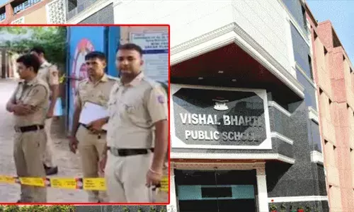 സ്‌കൂളിൽ ബോംബ് വെച്ചിട്ടുണ്ടെന്ന് പ്രിൻസിപ്പലിന് ഇമെയിൽ; വിവരമറിഞ്ഞ് സ്‌കൂളിൽ വൻ പോലീസ് സന്നാഹമെത്തി; തിരച്ചിലിൽ സംശായാസ്പദമായി ഒന്നും കണ്ടെത്താനായില്ല; പിന്നാലെ വിദ്യാർത്ഥി അറസ്റ്റിൽ