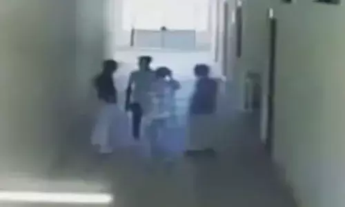 യൂത്ത് ഫെസ്റ്റിവലിനിടെ വസ്ത്രം മാറാനെത്തിയ വിദ്യാർഥിനികൾ; എല്ലാം ഒളിഞ്ഞിരുന്ന് കണ്ട് ക്യാമറയിൽ പകർത്തി ആ മൂന്ന് പേർ; കേസിൽ എബിവിപി നേതാക്കളെ അറസ്റ്റ് ചെയ്ത് പോലീസ്