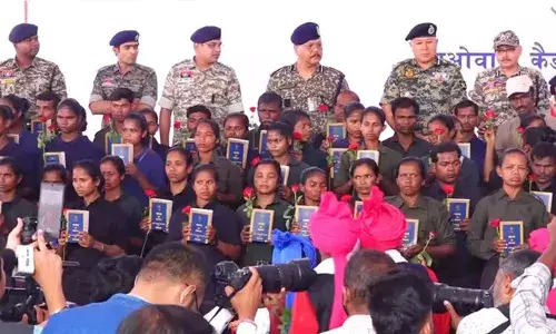 വടക്കന്‍ ബസ്തറിലെ ചുവപ്പ് ഭീകരത അവസാനിക്കുന്നു;  ഛത്തീസ്ഗഢില്‍ 208 മാവോയിസ്റ്റുകള്‍ കീഴടങ്ങി