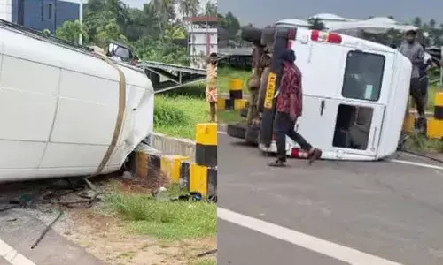 നെടുമ്പാശേരി വിമാനത്താവളത്തിലെ സിഐഎസ്എഫ് ഉദ്യോഗസ്ഥര്‍ സഞ്ചരിച്ച വാഹനം മറിഞ്ഞു; 15 പേര്‍ക്ക് പരിക്ക്; രണ്ടു പേരുടെ നില ഗുരുതരം