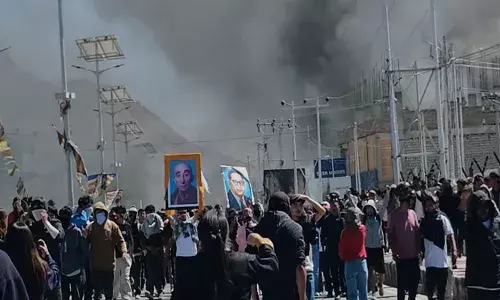 അന്ന് തെരുവ് മുഴുവൻ അശാന്തം; പേടിച്ച് ചിതറി ഓടുന്ന ആളുകൾ; ചേരിതിരിഞ്ഞ് കല്ലേറ് പിന്നാലെ വെടിവെയ്പ്പ്; ലഡാക്കിനെ നടുക്കിയ ആ കലാപത്തിൽ കേന്ദ്രം ജു‍ഡീഷ്യൽ അന്വേഷണം പ്രഖ്യാപിക്കുമ്പോൾ