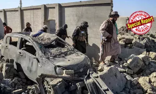 കാബൂളില്‍ സ്വന്തം ഖിലാഫത്തുണ്ട്; ഞങ്ങളുടെ ഭൂമിയും വിഭവങ്ങളും ഞങ്ങള്‍ക്കുള്ളത്; എല്ലാ അഫ്ഗാനികളും സ്വദേശത്തേക്ക് മടങ്ങണം; അന്ത്യശാസനവുമായി ഖ്വാജ ആസിഫ്;  അഫ്ഗാന്‍ ബന്ധം അവസാനിച്ചെന്നും പാക്ക് ഭരണകൂടം; വെടിനിര്‍ത്തല്‍ ലംഘിക്കപ്പെട്ടെന്ന് താലിബാന്‍; അതിര്‍ത്തിയില്‍ സംഘര്‍ഷം കടുക്കുന്നു