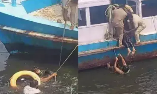 പാലത്തിന് മുകളിൽ നിന്ന യുവതിയുടെ പെരുമാറ്റത്തിൽ സംശയം; കണ്ണ് ഒന്ന് തെറ്റിയതും കായലിലേക്ക് എടുത്തു ചാടി; പെട്ടെന്ന് ബോട്ടിലെ ജീവനക്കാര്‍ കണ്ടതും അതിസാഹസിക രക്ഷപ്പെടൽ