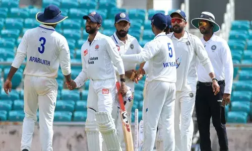 കരുത്ത് കാട്ടി മഹാരാഷ്ട്ര; തകർപ്പൻ തുടക്കം നൽകിയത് പൃഥ്വി ഷാ; നങ്കൂരമിട്ട് സിദ്ധേഷും ഗെയ്‌ക്‌വാദും; രഞ്ജി ട്രോഫി സമനില വഴങ്ങി കേരളം; അങ്കിത് ബാവ്നെയ്ക്കും സംഘത്തിനും മൂന്ന് പോയിന്റ്; ഋതുരാജ് ഗെയ്ക്‌വാദ് കളിയിലെ താരം