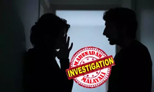 കുളിമുറിയിലെ ലൈറ്റ് ഓണ്‍ ആകുന്നില്ലെന്ന് ദമ്പതികൾ; ഇലക്ട്രീഷ്യനെ അയച്ച് ശരിയാക്കി നൽകി വീട്ടുടമ; പിന്നാലെ ബൾബ് ഹോൾഡറിലെ സ്ക്രൂ ഇളകിയ നിലയിൽ; പരിശോധനയിൽ കണ്ടത് ഒളിക്യാമറ; വീട്ടുടമസ്ഥൻ അറസ്റ്റിൽ