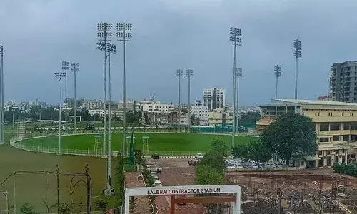 രണ്ടാം ഇന്നിങ്‌സിന്റെ തുടക്കം തകർച്ചയോടെ; 64 റൺസിനിടെ കൂടാരത്തിലെത്തിയത് 3 ബാറ്റർമാർ; സി കെ നായിഡു ട്രോഫിയിൽ ഗുജറാത്തിനെതിരെ കേരളത്തിന് 48റൺസ് ലീഡ്