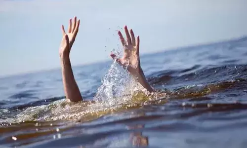 കുളിക്കുന്നതിനിടെ കാൽ വഴുതി പുഴയിലേക്ക്; ഭാരതപ്പുഴയിൽ ഒഴുക്കിൽപെട്ടു വിദ്യാർത്ഥികളിൽ ഒരാളെ രക്ഷപ്പെടുത്തി; ഒരാൾക്കായി തിരച്ചിൽ