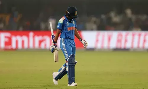 സെഞ്ചുറിക്കരികിൽ വീണ് സ്മൃതി മന്ദാന; മികച്ച പിന്തുണ നൽകി ഹർമൻപ്രീത് കൗറും ദീപ്തി ശർമ്മയും; വനിതാ ലോകകപ്പില്‍ ഇന്ത്യയ്ക്ക് തുടര്‍ച്ചയായ മൂന്നാം തോല്‍വി; ഇംഗ്ലണ്ടിനോട് പരാജയപ്പെട്ടത് നാല് റൺസിന്; സെമി തുലാസിൽ