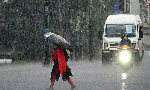 ഇരട്ട ന്യൂനമര്‍ദ ഭീഷണിയില്‍ കേരളം; സംസ്ഥാനത്ത് ഇന്നും ശക്തമായ മഴ; എറണാകുളത്തും ഇടുക്കിയിലും ഓറഞ്ച് അലര്‍ട്ട്: തുലാവര്‍ഷം ശക്തമായി തുടരും