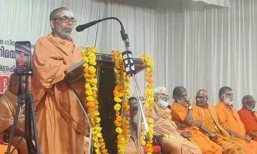 ശബരിമലയില്‍ സ്വര്‍ണ്ണകൊള്ളക്ക് കൂട്ടു നിന്നവരുടെ കാലാവധി നീട്ടി സര്‍ക്കാര്‍ സംരക്ഷണം ഒരുക്കുന്നുവെന്ന് സ്വാമി ചിദാനന്ദ പുരി; ധര്‍മ്മ സന്ദേശ യാത്ര തുടരുന്നു