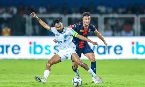 മലബാർ ഡെർബിയിലെ ത്രില്ലർ പോര് സമനിലയിൽ; സൂപ്പർ ലീഗ് കേരളയിൽ മലപ്പുറത്തിന്റെ തിരിച്ചുവരവ് രണ്ട് ഗോളിന് പിന്നിൽ നിന്ന ശേഷം; അജ്‌സലിന് ഇരട്ട ഗോൾ