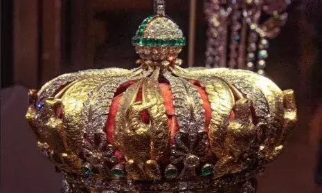 ലൂവ്ര് മ്യൂസിയത്തില് അതിക്രമിച്ച് അമൂല്യ രത്നങ്ങള് കവര്ന്നു ലൂവ്ര് മ്യൂസിയത്തില് അതിക്രമിച്ച് അമൂല്യ രത്നങ്ങള് കവര്ന്നു