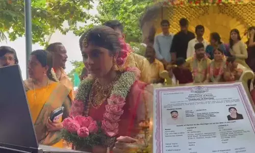 വിവാഹവേദിയില്‍ നിന്ന് രജിസ്‌ട്രേഷന്‍, തത്സമയം സര്‍ട്ടിഫിക്കറ്റ്; അമേരിക്കയില്ല, ഇങ്ങ് കാവശേരിയില്‍, കേരളം മാറിയ കാഴ്ച്ചയെന്ന് മന്ത്രി എം ബി രാജേഷ്