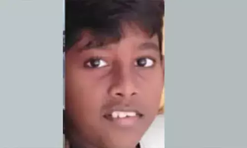 ബൈക്കിൽ സ്വകാര്യ ബസ് ഇടിച്ചു; അച്ഛനും സഹോദരനുമൊപ്പം യാത്ര ചെയ്യുകയായിരുന്ന 12കാരന് ദാരുണാന്ത്യം; സംഭവം ആലപ്പുഴയിൽ