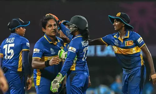 5 വിക്കറ്റുകൾ ശേഷിക്കെ അവസാന ഓവറിൽ വേണ്ടത് 9 റൺസ്; ആദ്യ നാല് പന്തിലും വിക്കറ്റ്; ത്രില്ലർ പോരാട്ടത്തിൽ ബംഗ്ലാദേശിനെതിരെ അവിശ്വസനീയ വിജയം; വനിതാ ഏകദിന ലോകകപ്പിൽ സെമി സാധ്യത നിലനിർത്തി ശ്രീലങ്ക