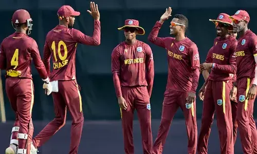 ഏകദിന ക്രിക്കറ്റിൽ ചരിത്രം കുറിച്ച് വെസ്റ്റ് ഇൻഡീസ്; ബംഗ്ലാദേശിനെതിരായ മത്സരത്തിൽ 50 ഓവറുകൾ എറിഞ്ഞതും സ്പിൻ ബൗളർമാർ; അലിക് അതനാസെയ്ക്ക് മൂന്ന് വിക്കറ്റ്