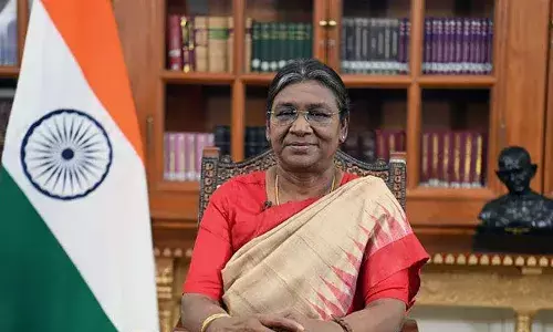 രാഷ്ട്രപതി ദ്രൗപദി മുര്‍മു കേരളത്തില്‍; എത്തിയത് നാലുദിവസത്തെ സന്ദര്‍ശനത്തിന്; ശവര്‍ണറും മുഖ്യമന്ത്രിയും മേയറും ചേര്‍ന്ന് ദ്രൗപദി മുര്‍മുവിനെ സ്വീകരിച്ചു; ഇന്നുരാജ്ഭവനില്‍ താമസം; ശബരിമല ദര്‍ശനം നാളെ