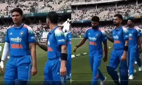 ഇനി നിങ്ങളുടെ ഊഴം! പെര്‍ത്തില്‍ ക്യാപ്റ്റന്‍ ഗില്ലിനെയും ശ്രേയസിനെയും മുന്നില്‍ നില്‍ക്കാന്‍ പ്രേരിപ്പിച്ച് വിരാട് കോലി;  ദൃശ്യങ്ങള്‍ ഏറ്റെടുത്ത് ആരാധകര്‍