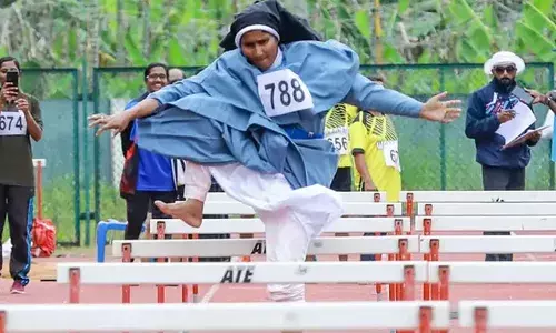 സംസ്ഥാന മാസ്റ്റേഴ്സ് മീറ്റില്‍ ഹര്‍ഡിലുകള്‍ അതിവേഗം ചാടിക്കടന്ന് സ്വര്‍ണം നേടിയ സിസ്റ്റര്‍ സബീന; ആശംസ അറിയിച്ച് മന്ത്രി ശിവന്‍കുട്ടി