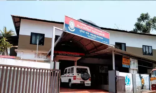 ദുർഗന്ധം വമിച്ചതിനെ തുടർന്ന് പരിശോധിച്ചു; മലപ്പുറം മുൻസിപ്പൽ ബസ് സ്റ്റാൻഡിന് സമീപം കക്കൂസ് മാലിന്യം കണ്ടത് പ്രഭാത സവാരിക്കാർ; 2 വാഹനങ്ങൾ കസ്റ്റഡിയിലെടുത്ത് പോലീസ്