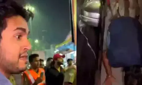 മുട്ടുകുത്തി തല നിലത്ത് തൊട്ട് മാപ്പ് അപേക്ഷിക്കുന്ന ഒരാൾ; ചുറ്റും ഇതെല്ലാം കണ്ടുനിൽക്കുന്ന ആളുകൾ; ഉത്തർപ്രദേശിൽ നടുറോഡിൽ കാർഡ്രൈവറെ അപമാനിച്ച് ബിജെപി നേതാവ്