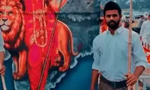 ചട്ടപ്രകാരം വിലക്കപ്പെട്ട സംഘടനകളുടെ പരിപാടികളിൽ പ​ങ്കെടുത്തു; ആർ.എസ്.എസ് റൂട്ടുമാർച്ചിൽ പ​ങ്കെടുത്ത പാചകത്തൊഴിലാളിയെ പിരിച്ചുവിട്ട് കർണാടക സർക്കാർ